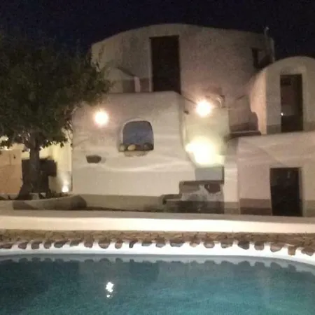 Stunning Windmill House Villa Emporio (Santorini)